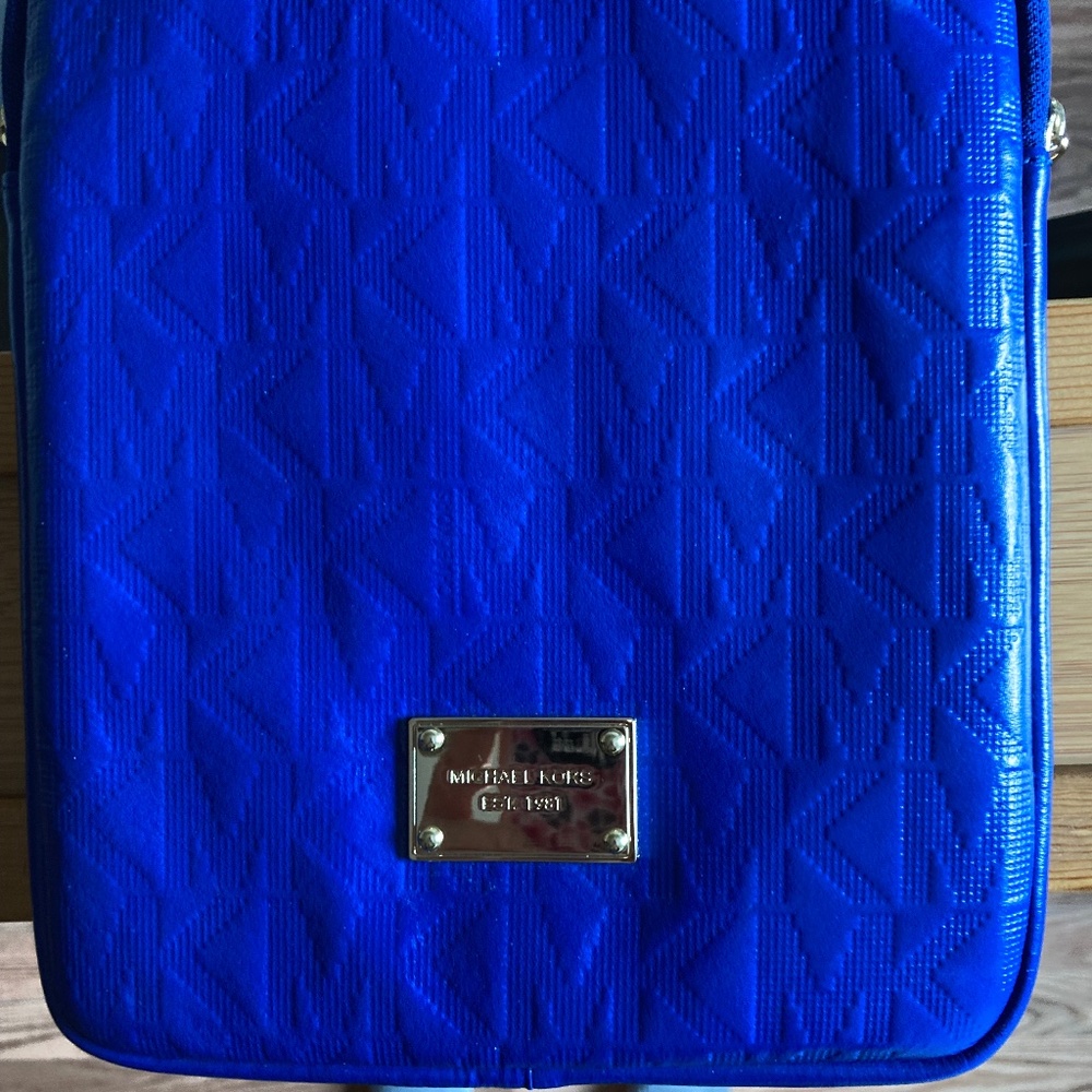 NEW-MICHAEL KORS ELECTRONICS BLUE MK LOGO LEATHER+GOLD HARDWARE IPAD CASE/COVER